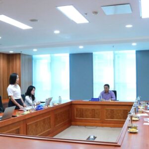 Quang cảnh cuộc họp
