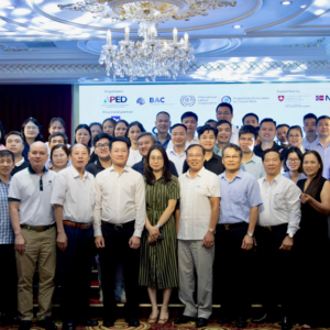 Các học viên và Ban Tổ chức chụp ảnh lưu niệm