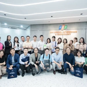 Giảng viên và học viên chương trình Global MiniMBA tại Viện Quản trị & Công nghệ FSB. Ảnh: FSB