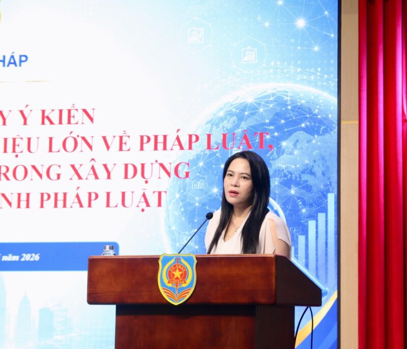TS. Chu Thị Hoa, Phó Viện trưởng Viện Chiến lược và Khoa học pháp lý phát biểu tại Hội thảo