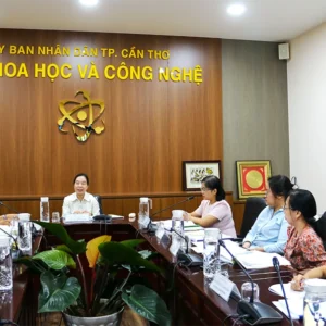 Hội đồng xét duyệt đề tài.