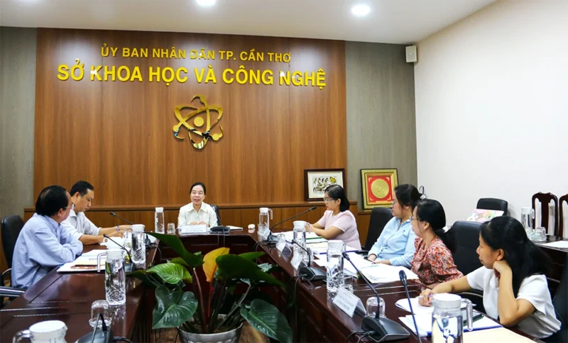 Hội đồng xét duyệt đề tài.