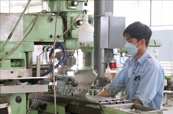 Hỗ trợ doanh nghiệp nhỏ và vừa ứng dụng khoa học công nghệ, tự động hóa. Ảnh TTXVN